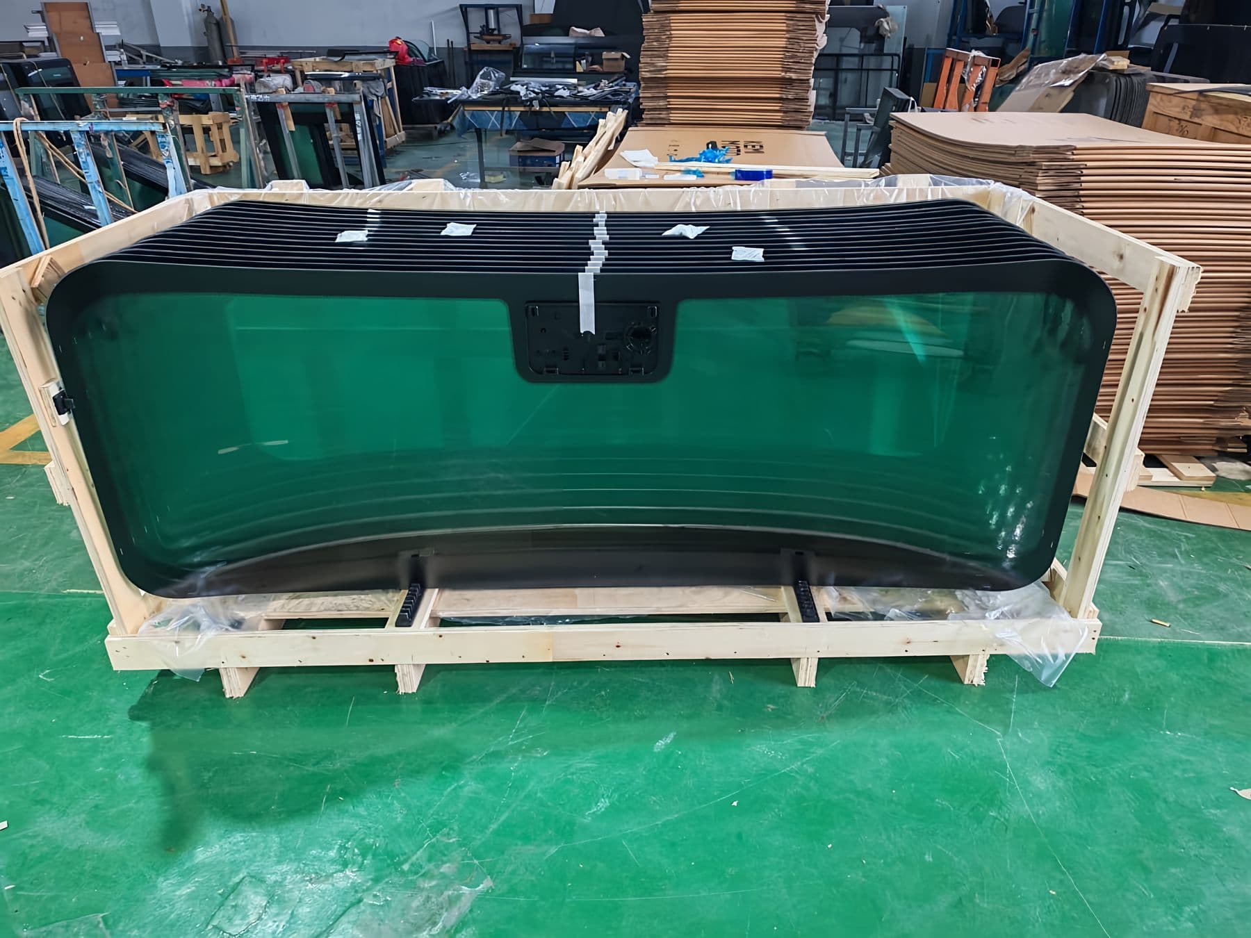 Cascadia One-Piece Windshield